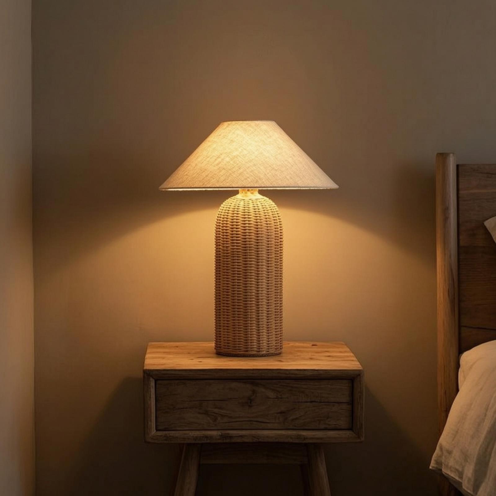 Desk Setup Lamp - مصباح طاولة جانبي بقاعدة من الروطان